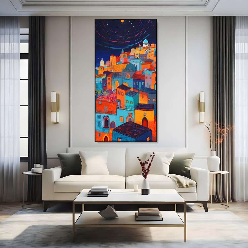 Tablou canvas cu tablou canvas cu oras colorat si cer instelat, in rama de aluminiu negru, pe perete intr-un living